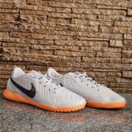 کفش فوتسال تمپو لجند رنگ سفید Nike Tiempo Legend طوسی و نارنجی
