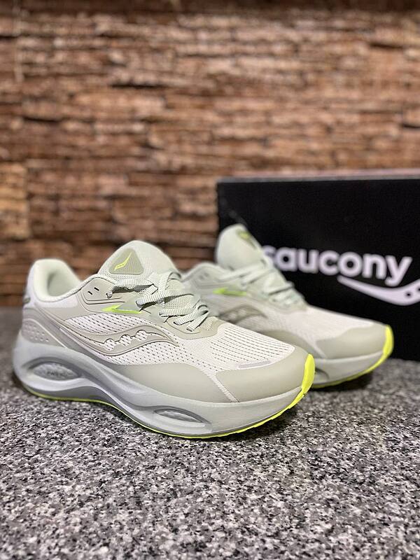 کفش (کتونی) مردانه ساکونی Saucony Triumph 19 سفید