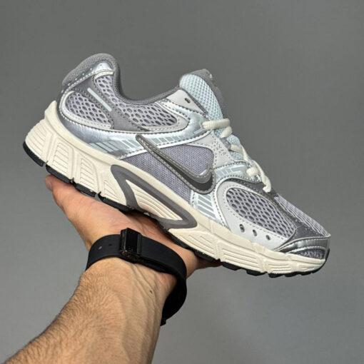 نایک وی فایو آر ان آر نقره‌ای طوسی زیره کرم Nike V5 RNR Cement Grey HJ5228-003